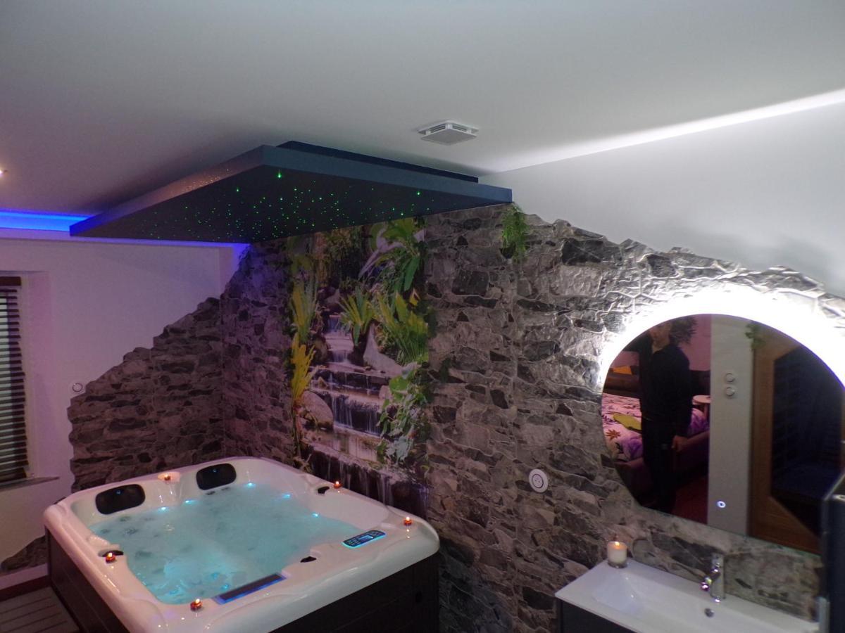 Villa Loveroom 54 *
