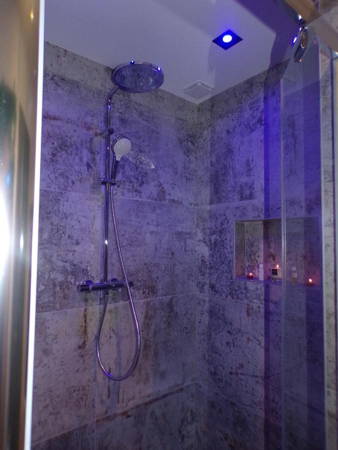 Villa Loveroom 54 *
