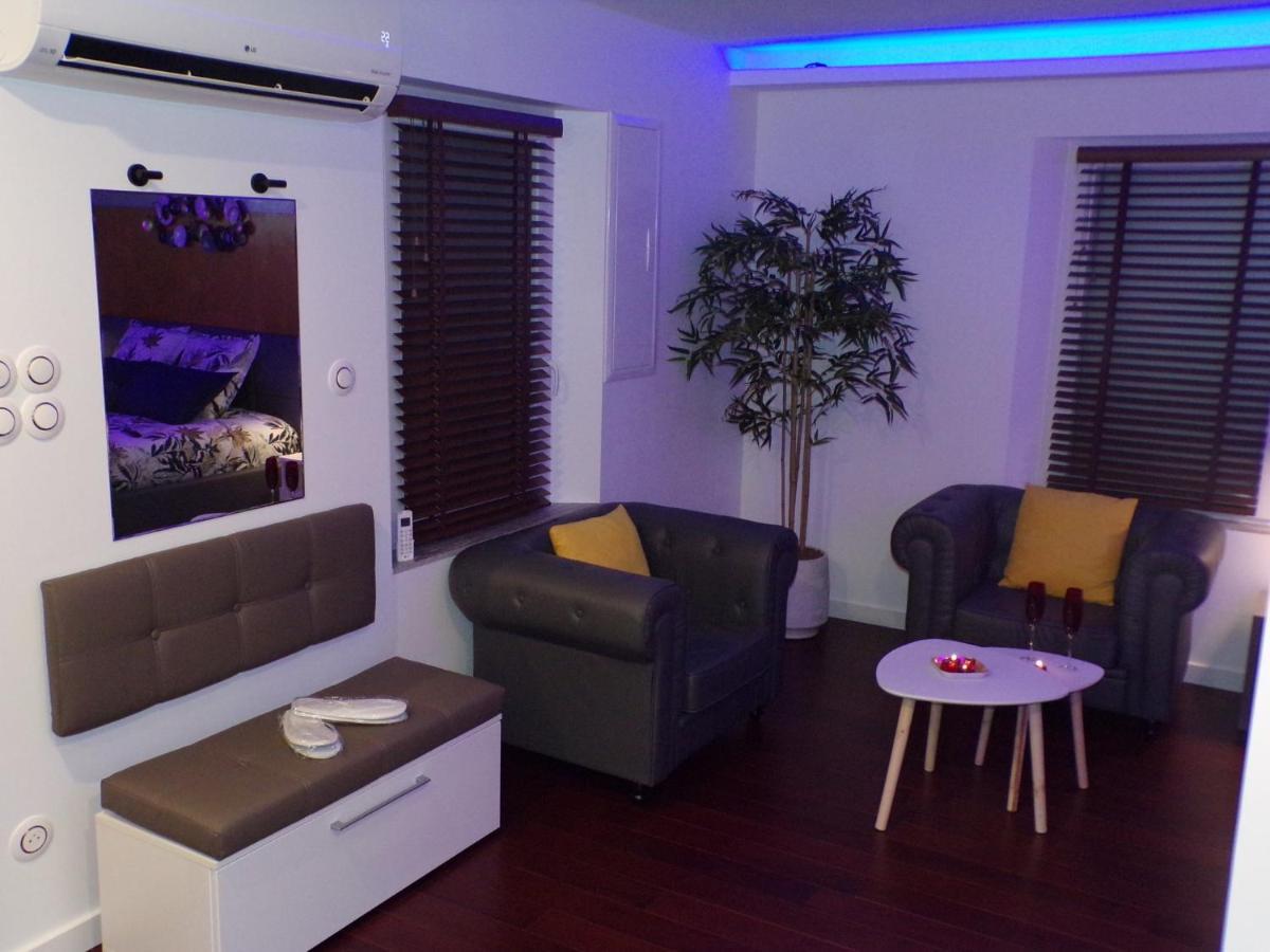 Villa Loveroom 54